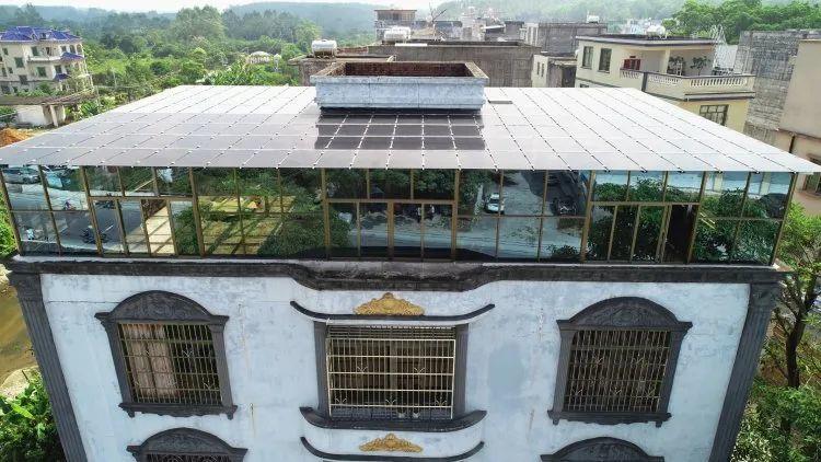 還在裝傳統(tǒng)陽光房？太傻了！如今大家都裝這個(gè)，美觀、環(huán)保還能賺錢！